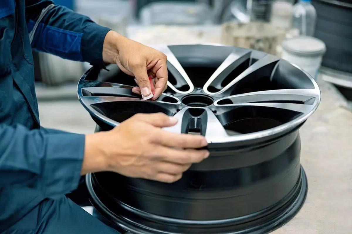 Stoeprandschade of kromme velg? Weer strak als nieuw